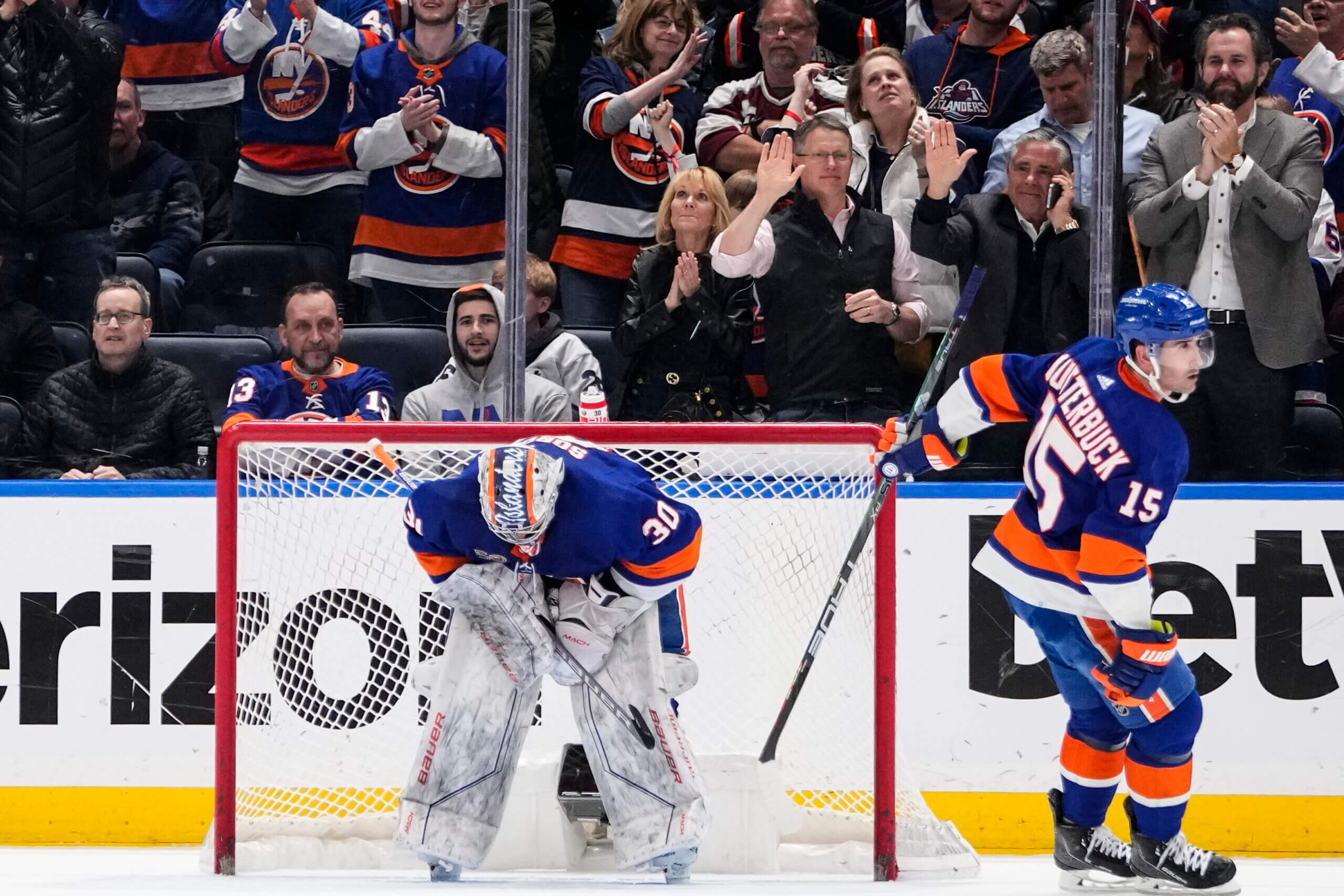 Islanders roll over Leafs 7-2 despite losing Brock Nelson to injury 2 Sorokin Clutterbuck Islanders