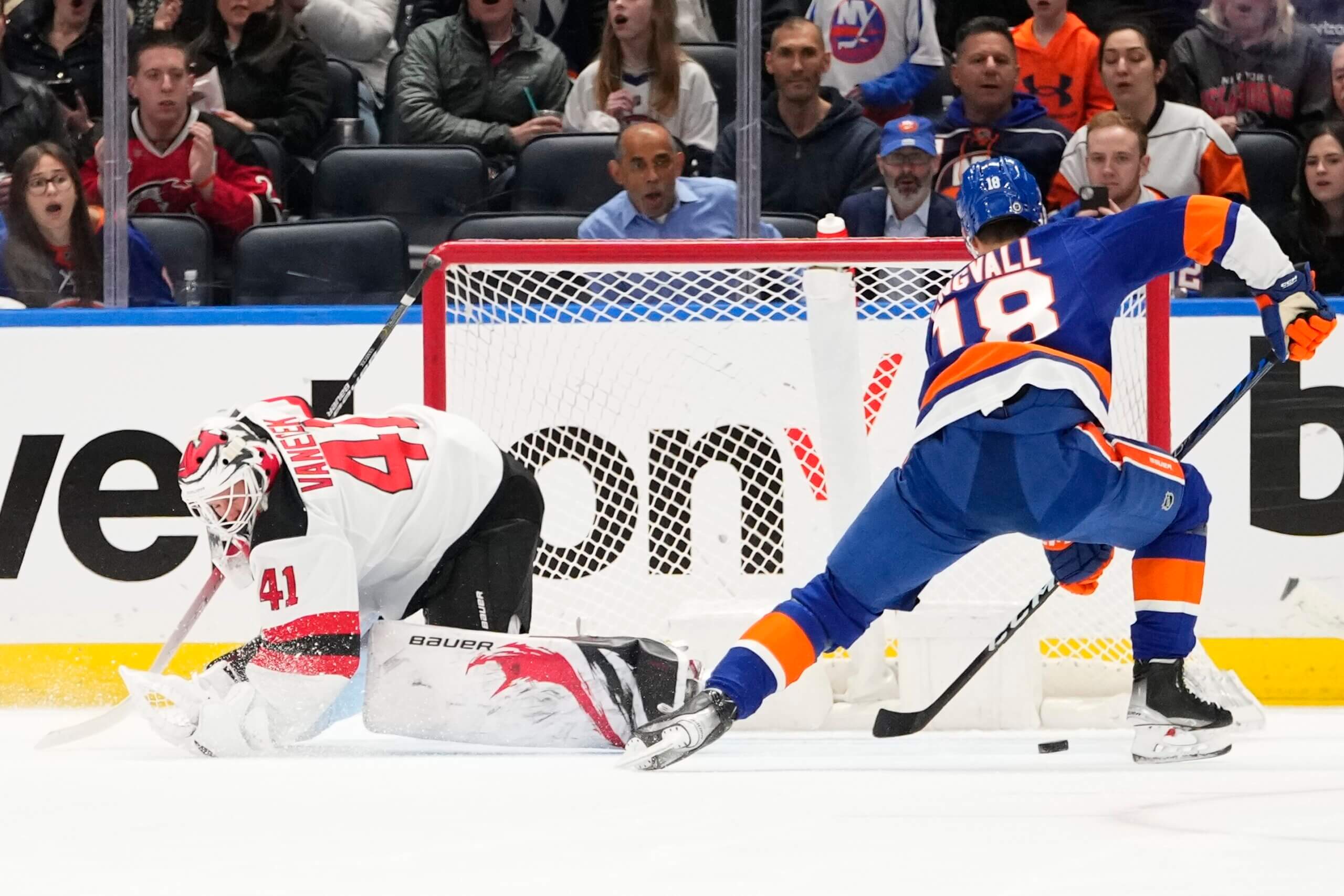 Kyle Palmieri pots 2, Islanders pull away late to beat Devils 5-1 3 Islanders Devils Pierre Engvall