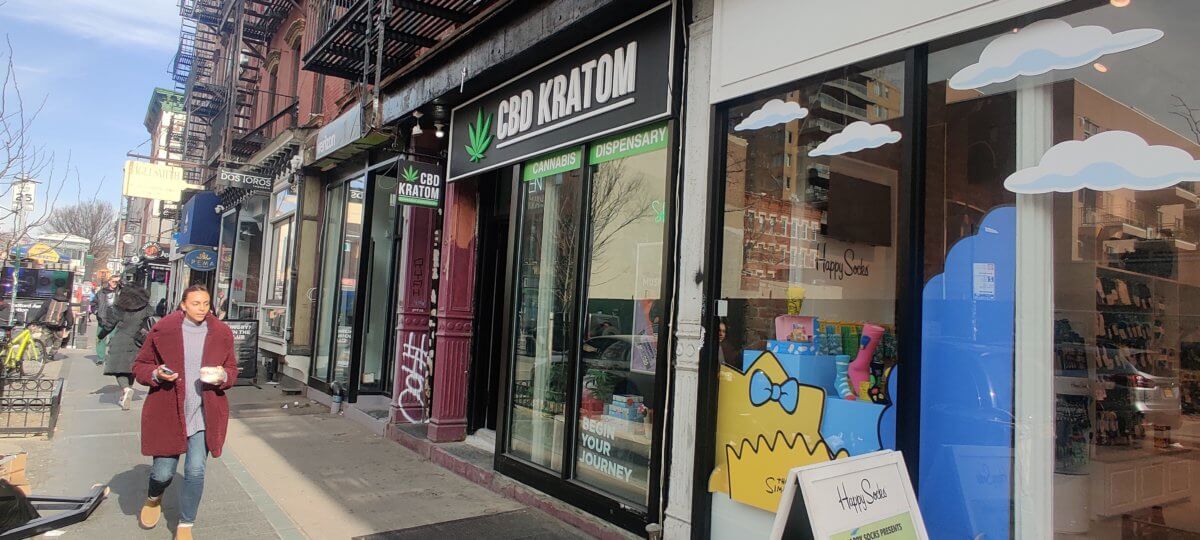 Potful of trouble: NYC stores skirting marijuana licensing rules, prompting legal confusion and safety concerns 2 Illegal marijuana sales in Brooklyn
