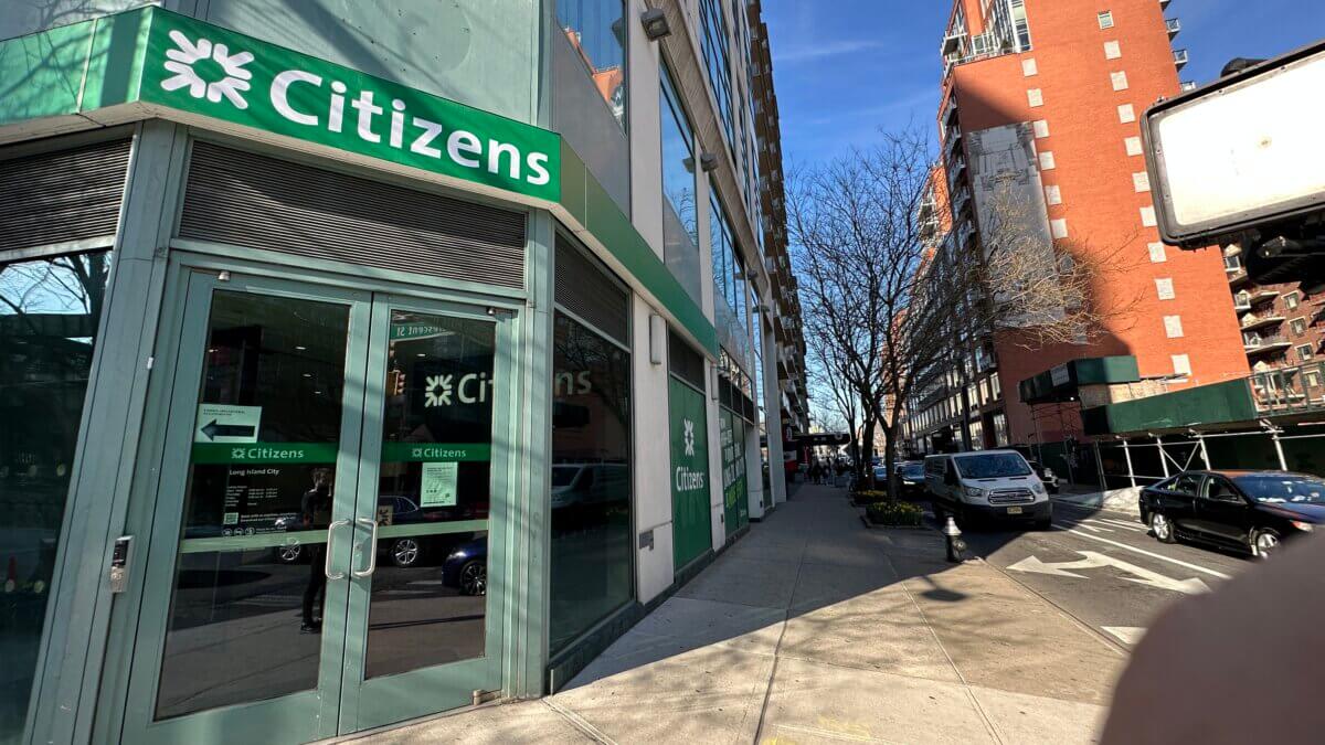 Cashing out: Banks across NYC cut ATM hours, boost security to ease customer fears 5