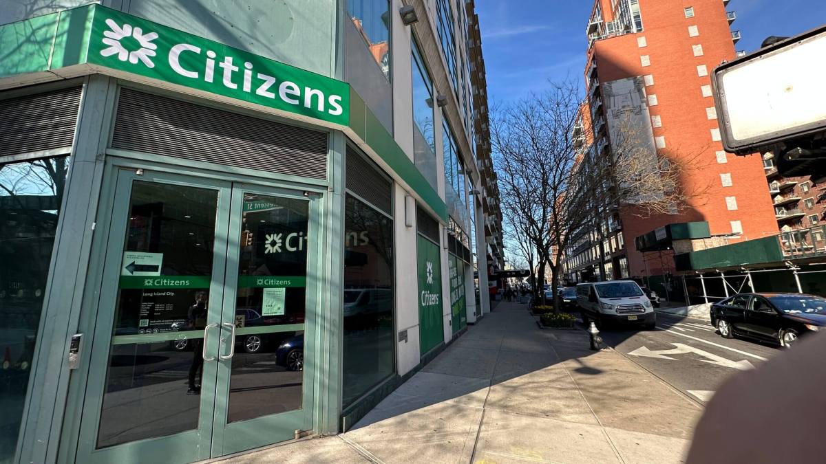 Cashing out: Banks across NYC cut ATM hours, boost security to ease customer fears 10 bank in Chinatown