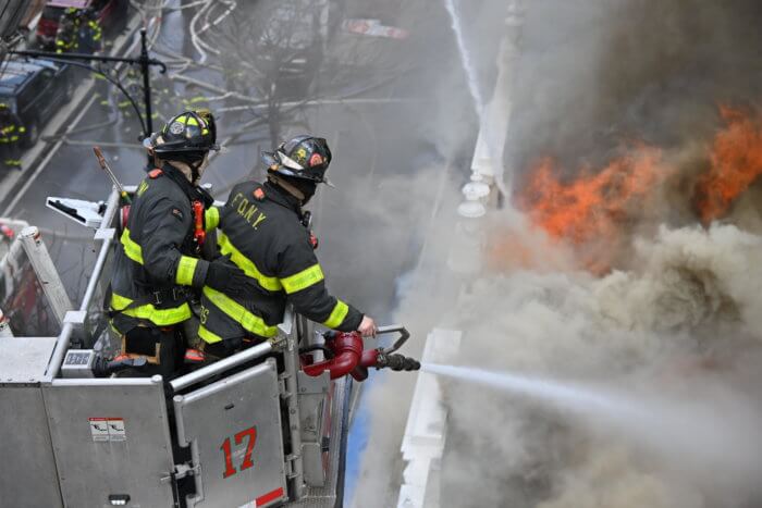 Seven people injured in massive blaze at Bronx supermarket 2