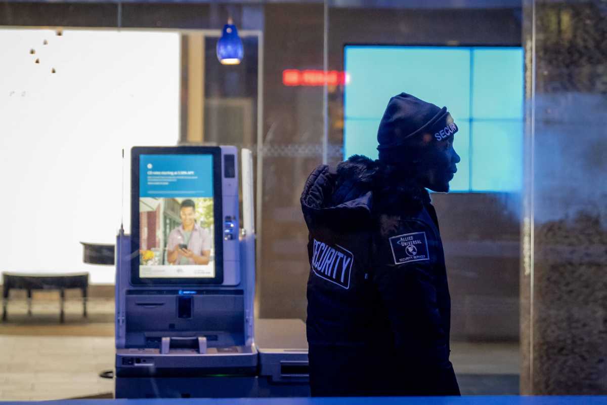 Cashing out: Banks across NYC cut ATM hours, boost security to ease customer fears 11 NYC Banks