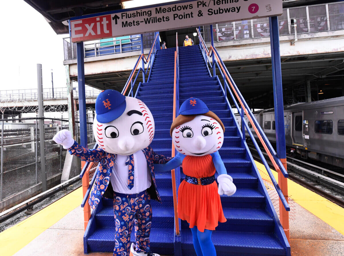 Mr. and Mrs. Met at the Mets-Willets Point LIRR station