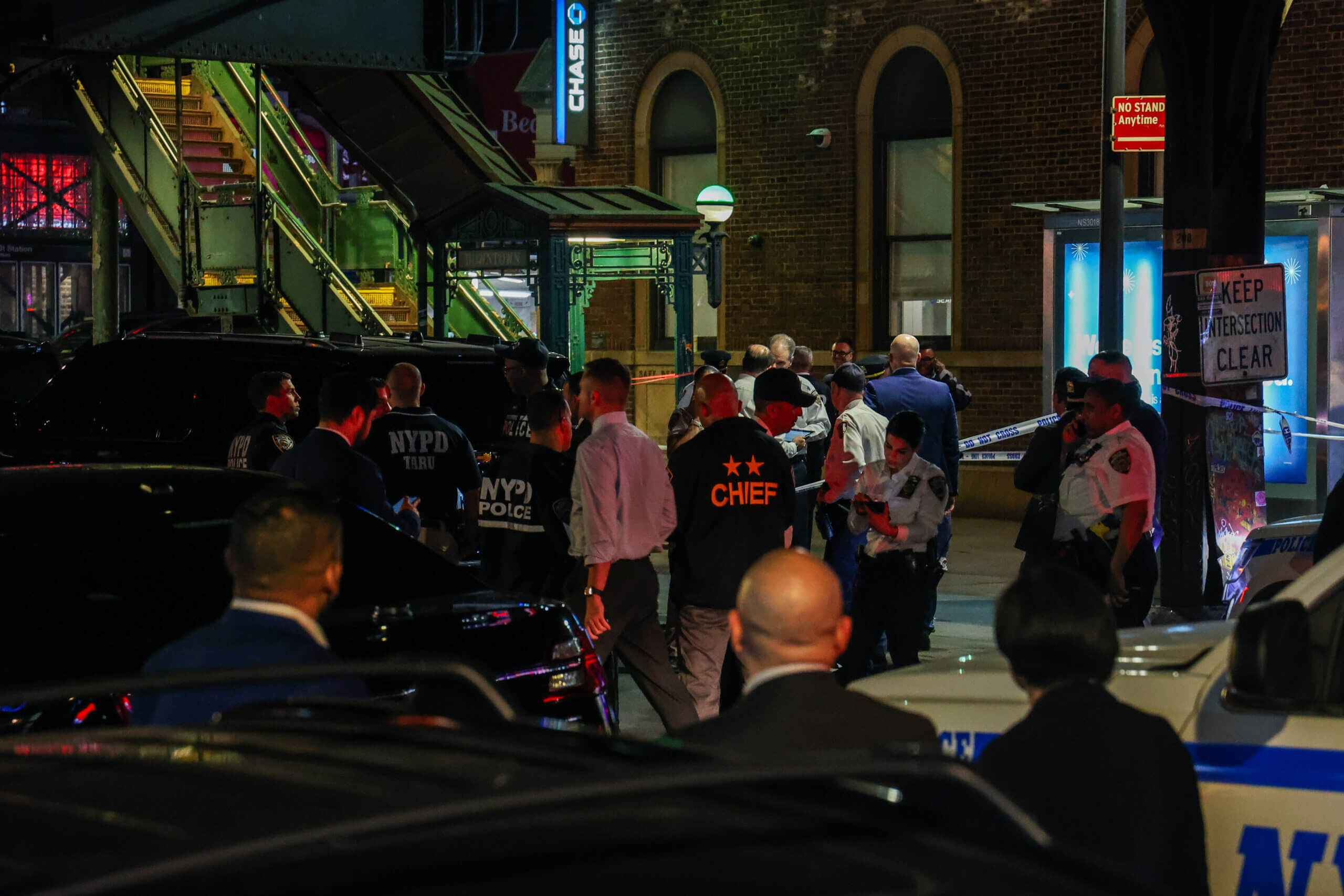 Cops shoot Bronx gunman on train tracks in third police shooting in 12 hours 5 Incident Scene