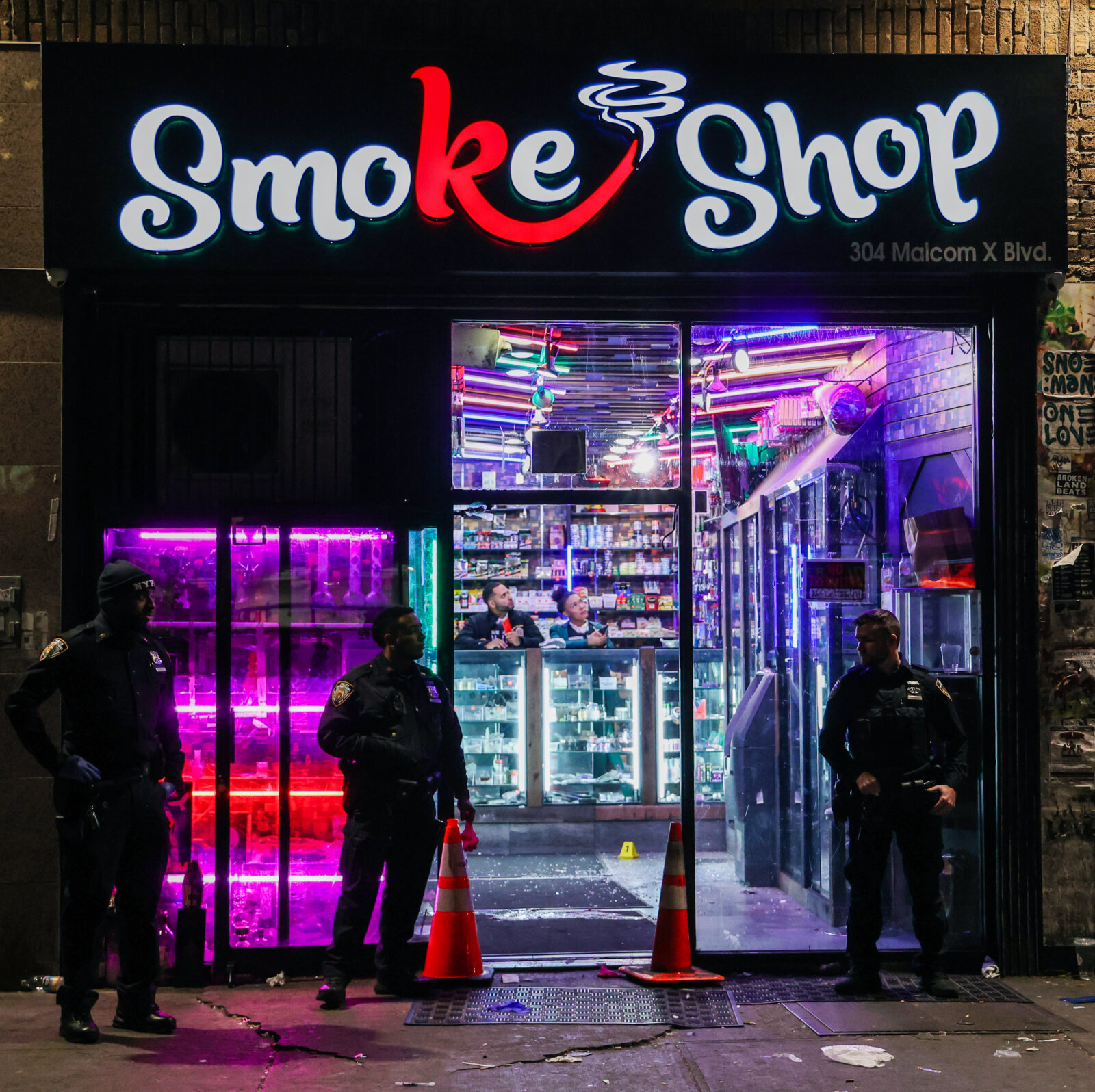 Harlem smoke shop shooting leaves one injured