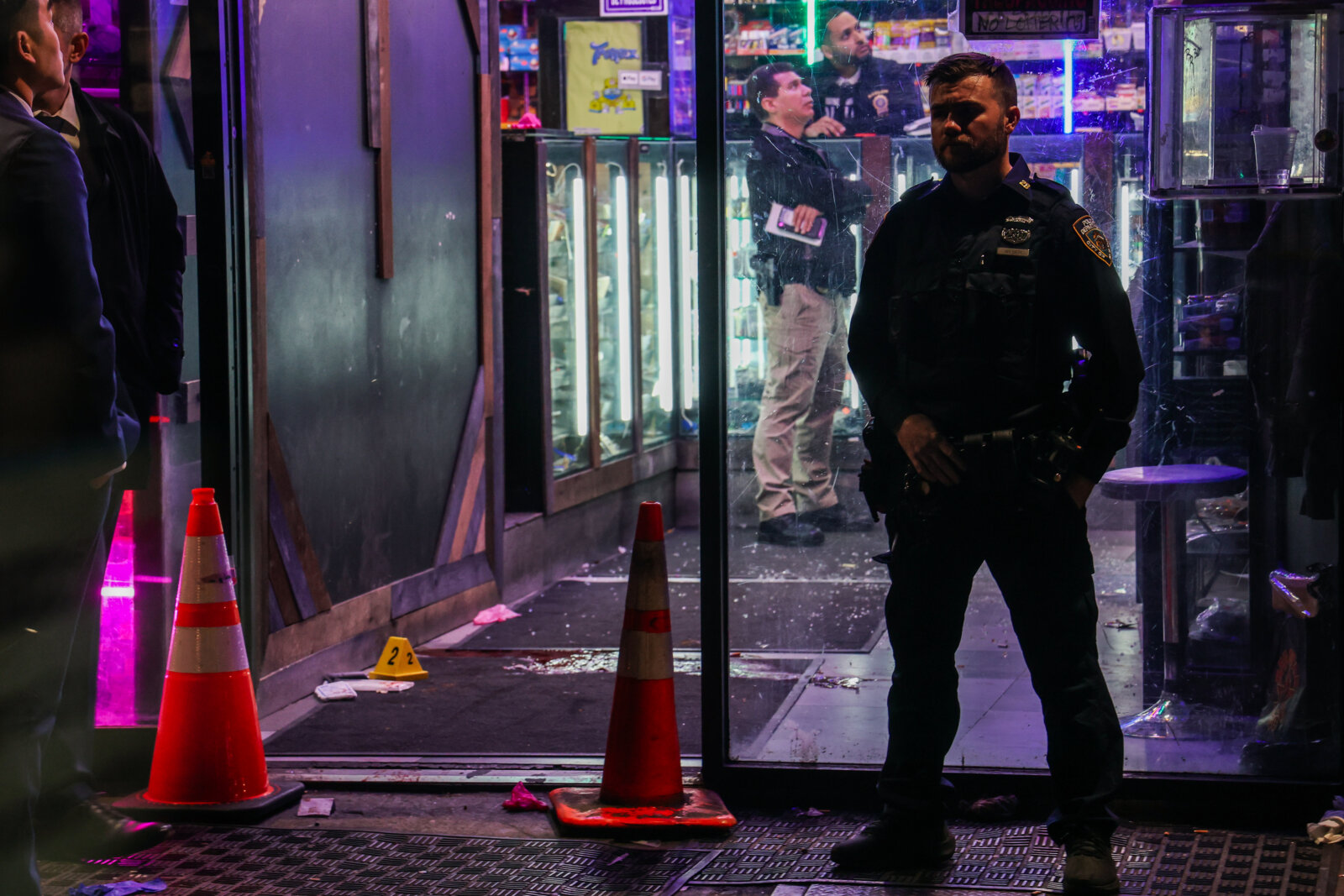 Harlem smoke shop shooting leaves one injured