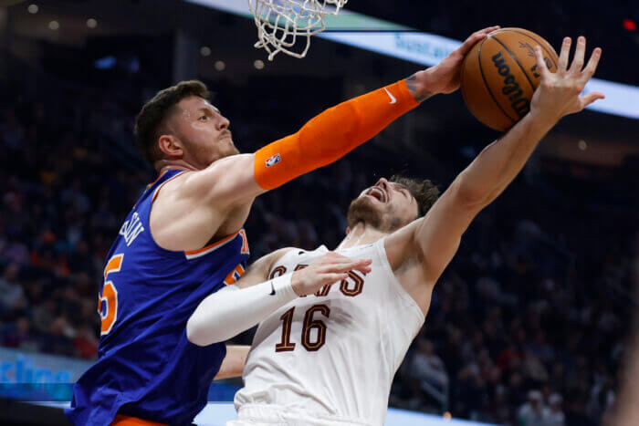 Knicks team-first mentality found its heart in Isaiah Hartenstein 4 Isaiah Hartenstein Knicks