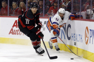 Islanders Hurricanes Parise