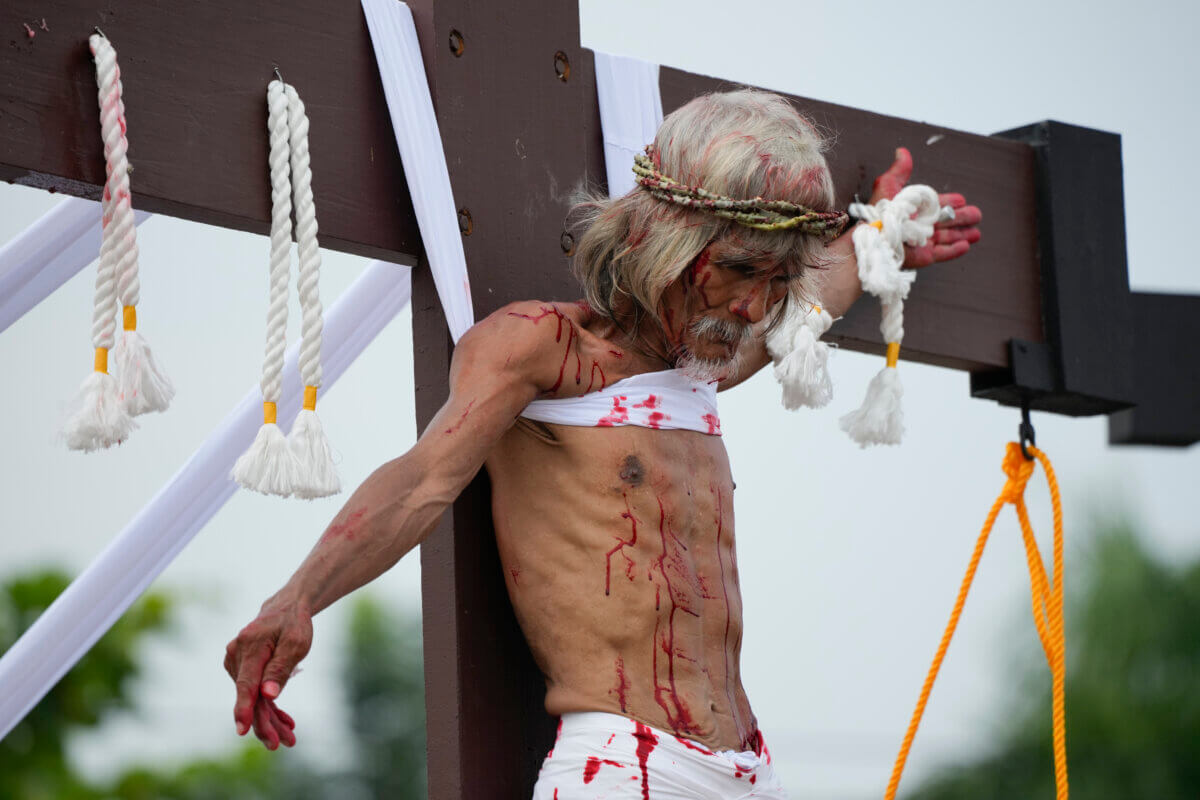 Filipinos reenact crucifixion despite church objection 2