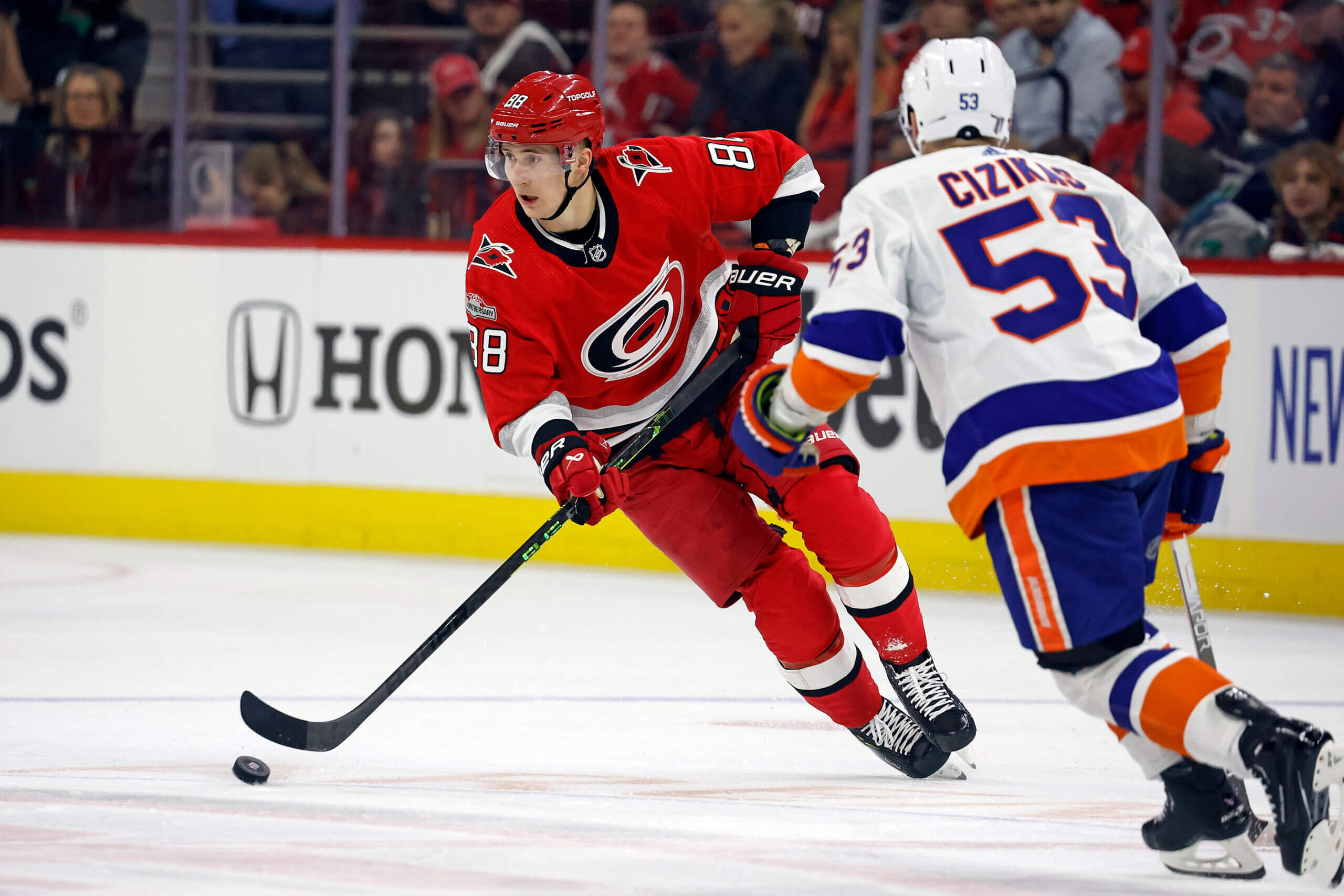 Islanders Cizikas Hurricanes