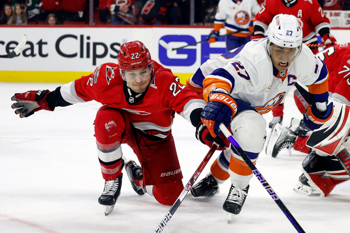 Islanders Hurricanes Anders Lee