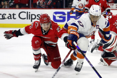 Islanders Hurricanes Anders Lee
