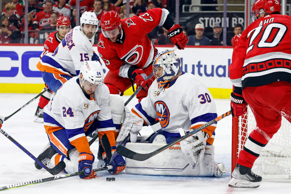 New York Islanders, in Name Only, Head to Brooklyn - The New York Times