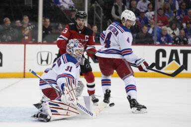 Rangers dominate Game 2 by 5-1 final