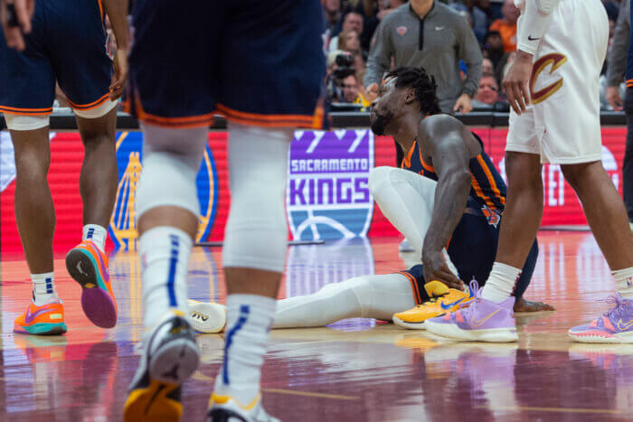 Knicks lose Julius Randle to injury but beat Cavs 106-95 to advance to second round 2 Julius Randle Knicks