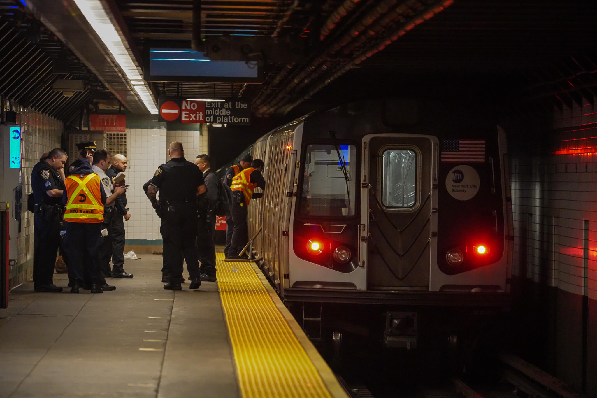 Woman Hit By Train In Chelsea F M Service Suspended woman-hit-by-train-in-chelsea-f-m-service-suspended