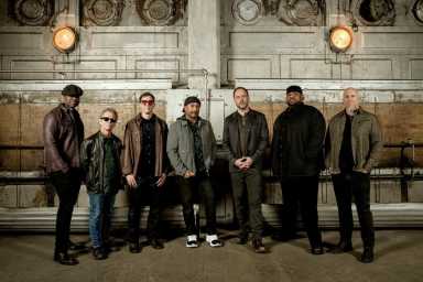 images_uploads_gallery_DMB_Tour_Press_Shot_2_