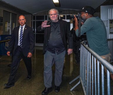 Steve Bannon arrives at Manhattan court