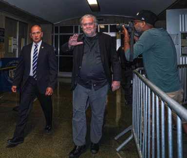 Steve Bannon arrives at Manhattan court
