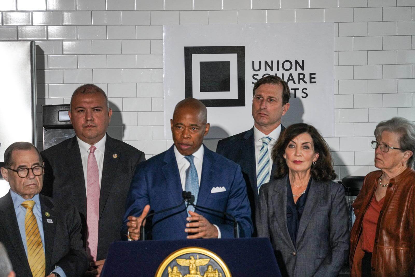 'Let them work': Hochul, Adams call on Biden to expedite work permits for migrants 5