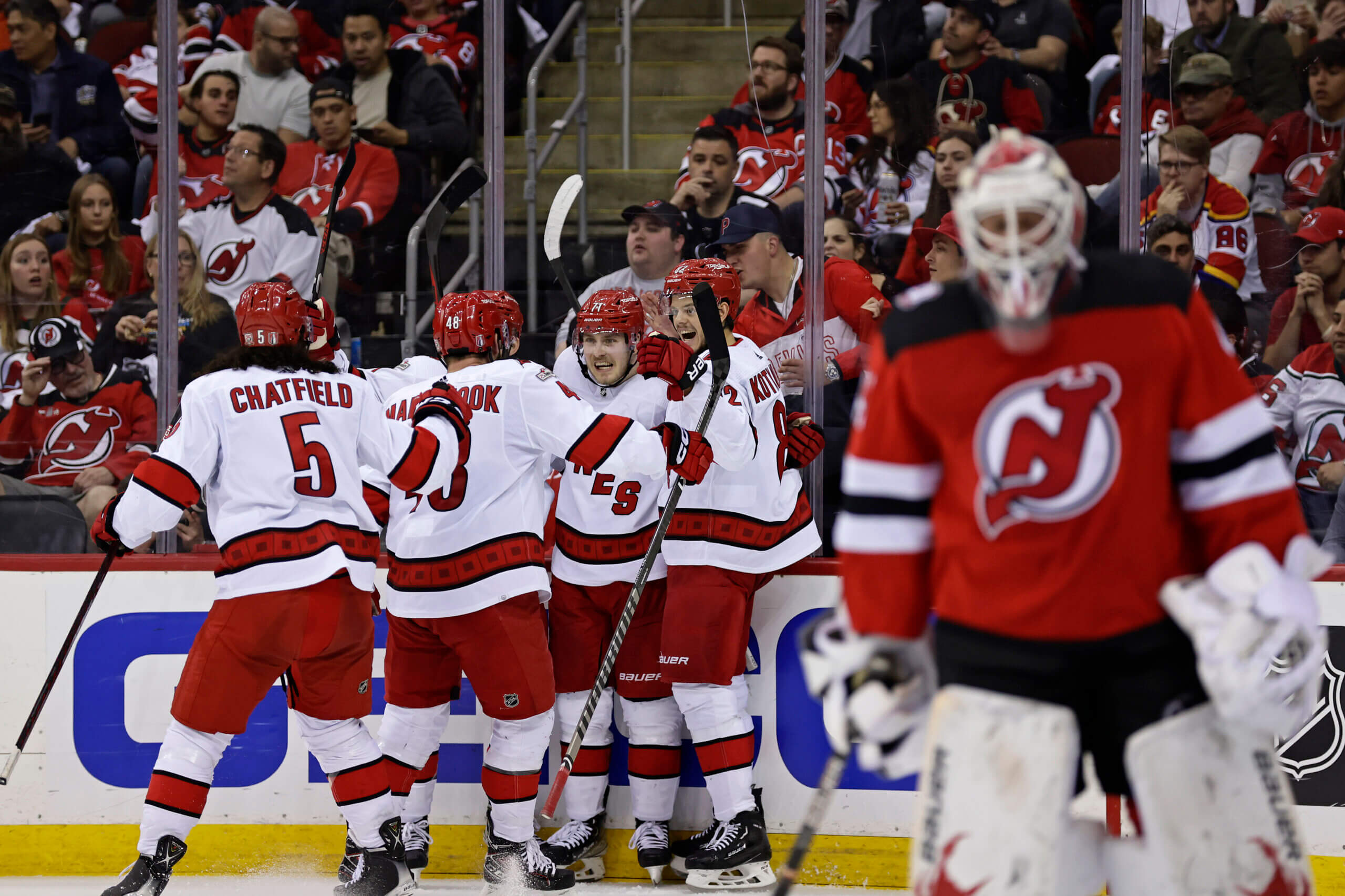 Martin Necas helps Hurricanes take 3-1 series lead vs. Devils