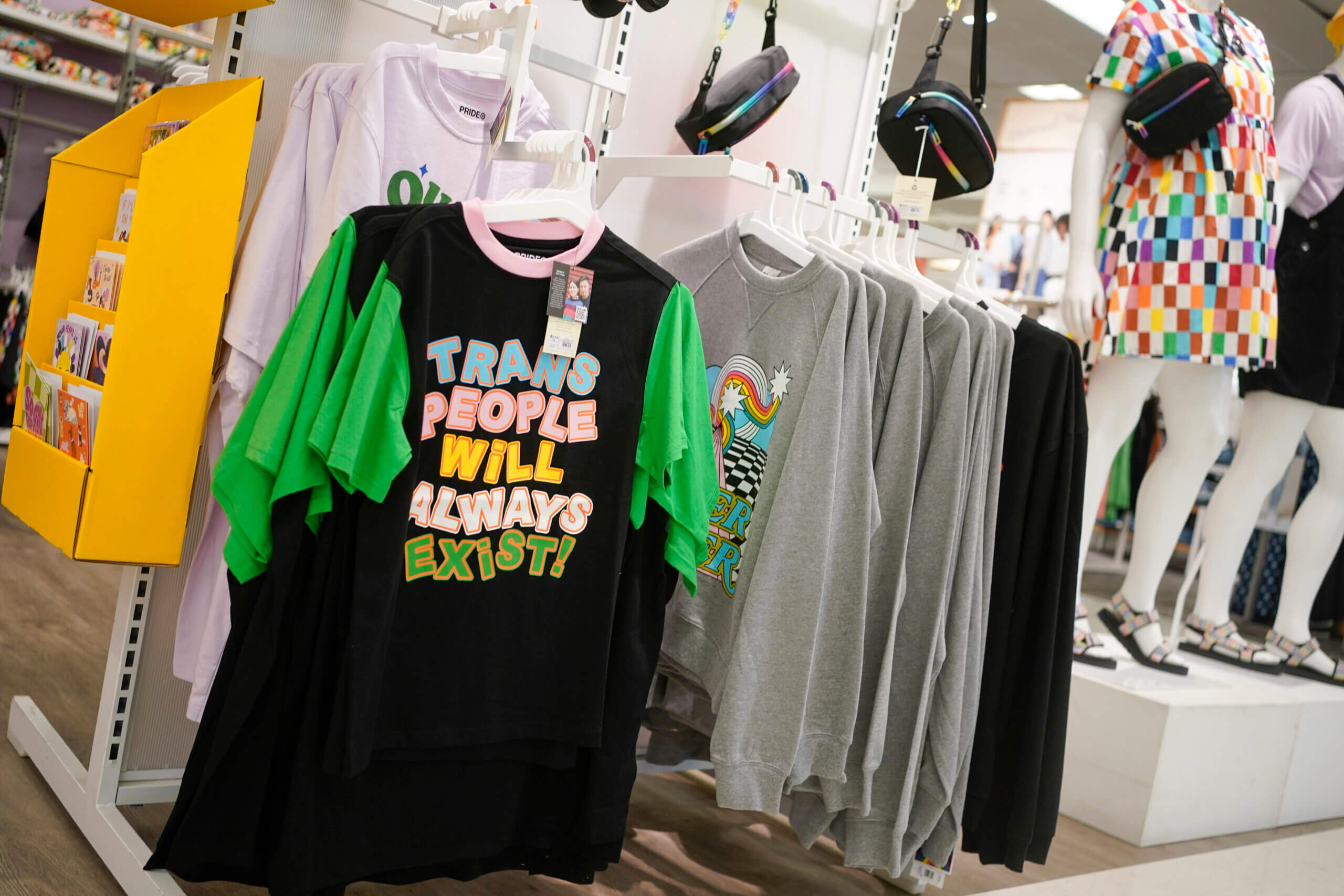 krøllet tynd bølge Target removes some LGBTQ+-themed products, faces backlash | amNewYork