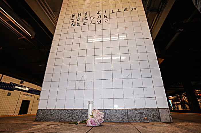 Demonstrators storm Upper East Side subway tracks, risk electrocution to protest Jordan Neely's death 2