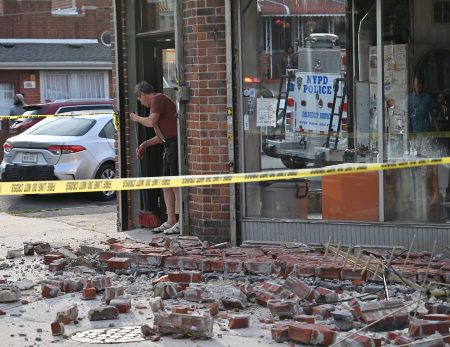 Roof connecting six storefronts comes crashing down in Brooklyn amNewYork