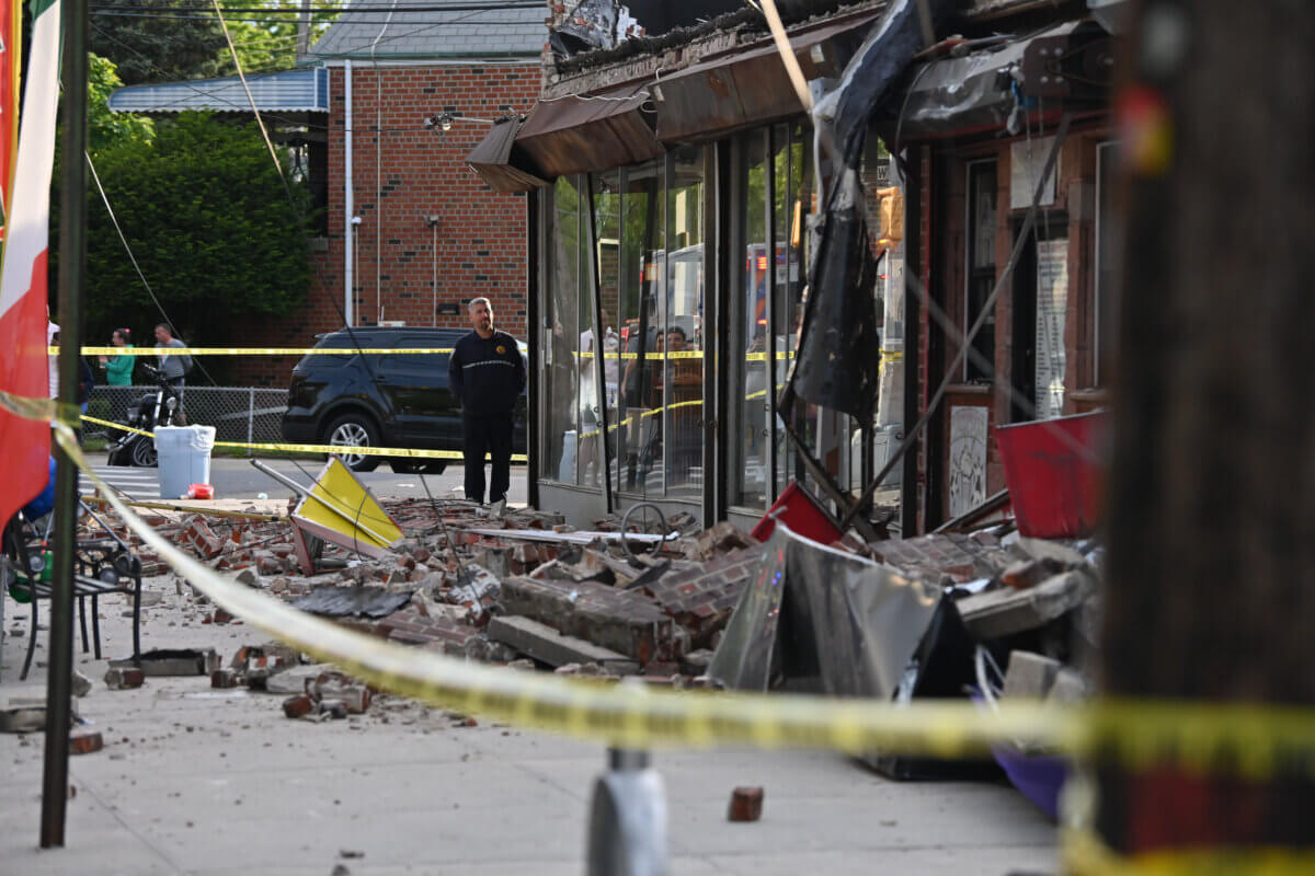 Roof connecting six storefronts comes crashing down in Brooklyn 4