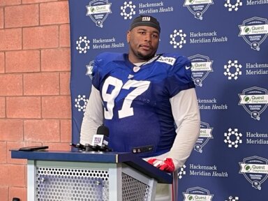 Giants extend Dexter Lawrence