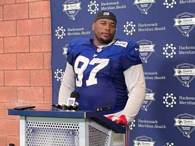 Giants extend Dexter Lawrence