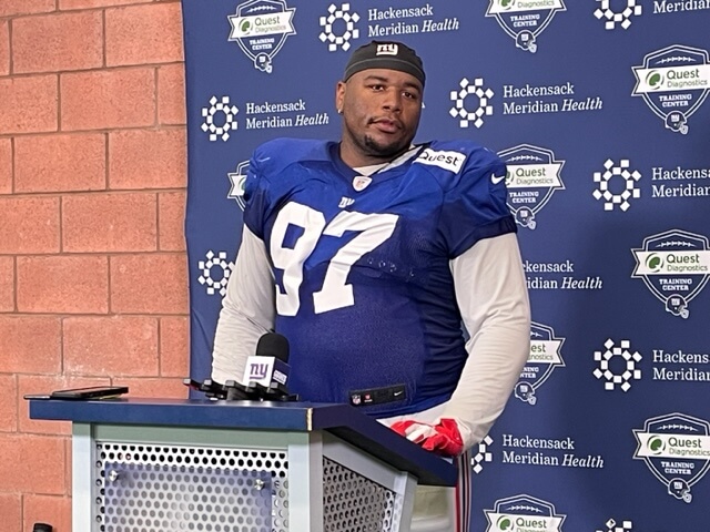 Giants extend Dexter Lawrence