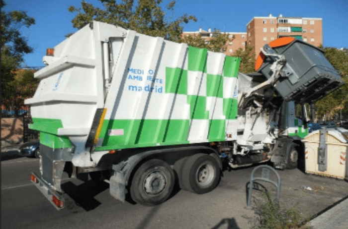 City will pilot containerized trash collection in Harlem, with eye toward ending sidewalk garbage mountains 3