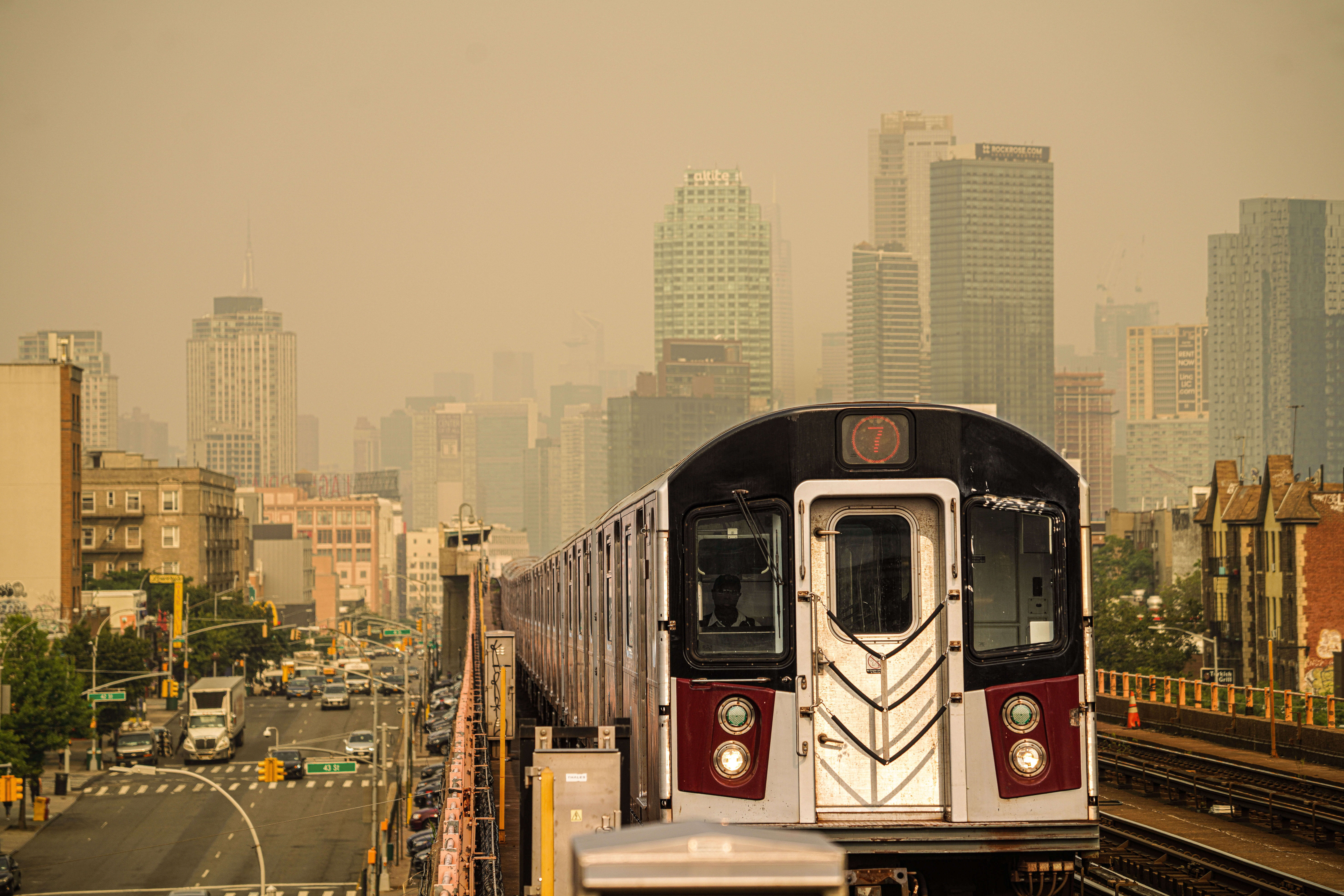 7 train arrives amid smoke filled skies on air quality alert day in Queens