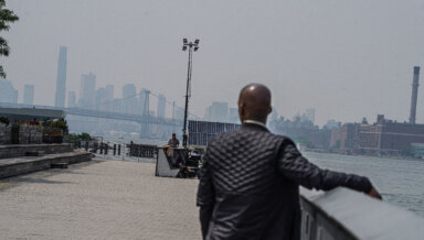 Hazy air quality over the Manhattan skyline