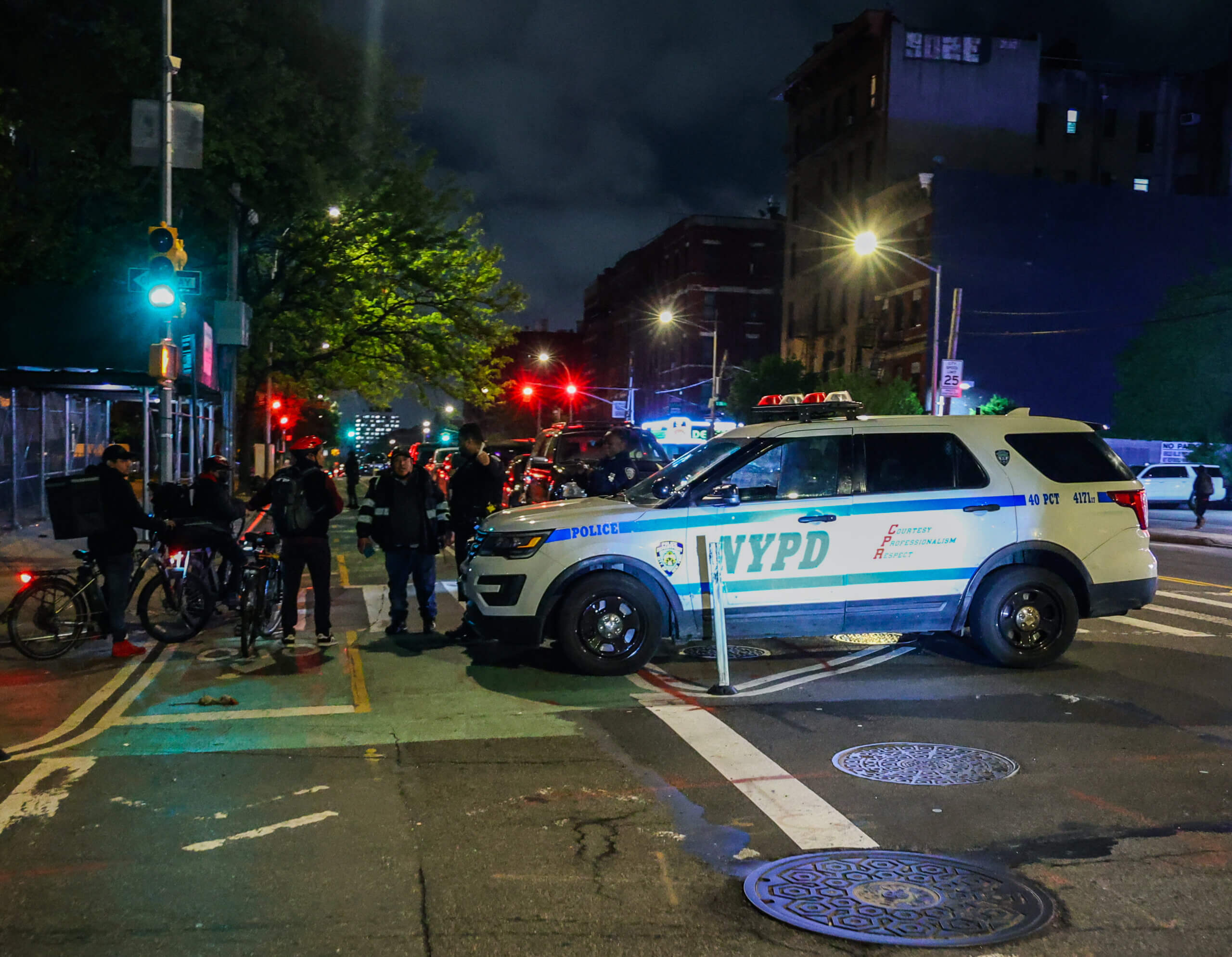 SPECIAL REPORT | Meet the NYC delivery workers banding together to stop robbers and get their stolen bikes back 10 NYC delivery workers