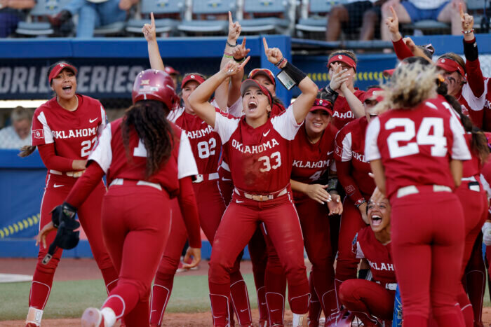 Oklahoma wins third straight Women's College World Series title, extends record win streak to 53 3 Oklahoma softball