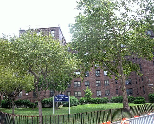 East_River_Houses_NYCHA_jeh