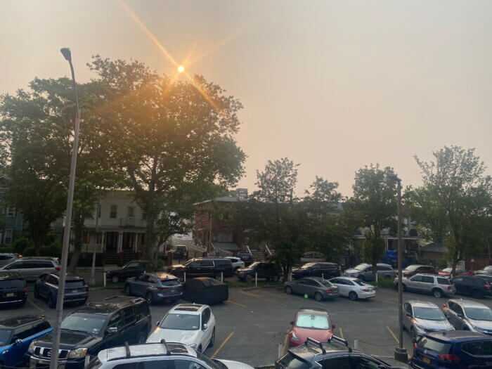 Sun pokes through smoke amid poor air quality in Queens