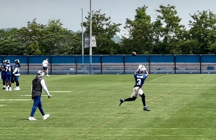 Sterling Shepard catches passes at Giants minicamp