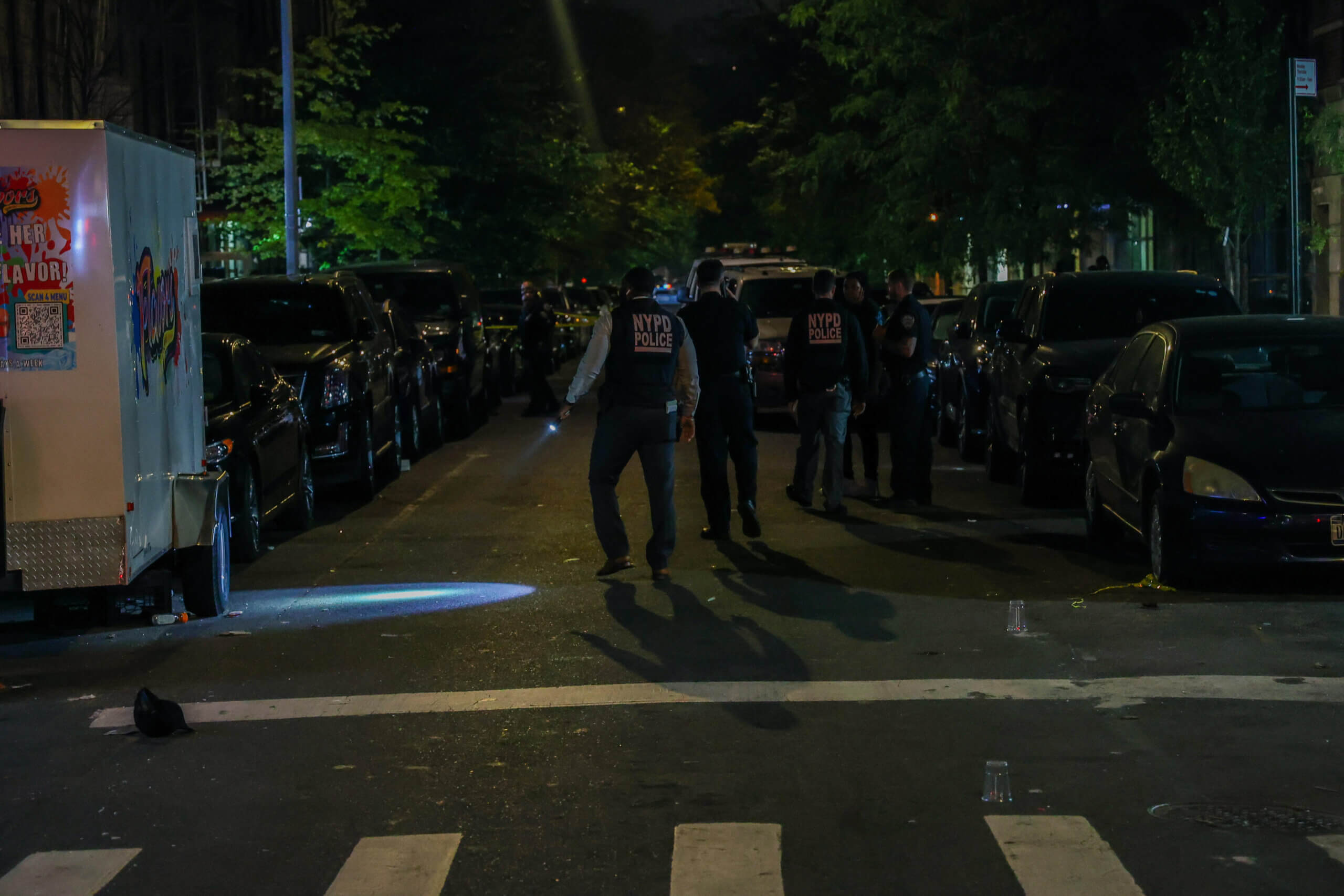 Police search for Harlem shooting suspect 3 NYPD