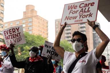 NYC Public Hospital nurses rally outside Bellevue Hospital demanding a fair contract. Photo by Gabriele Holtermann
