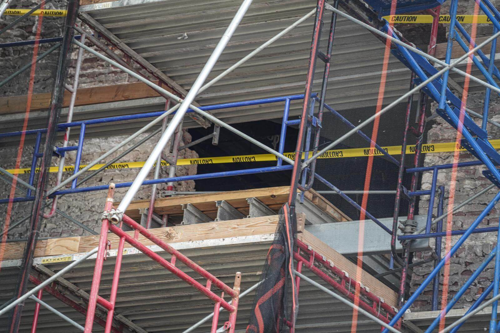 Falling concrete in Bronx injures two construction workers on job: FDNY 3