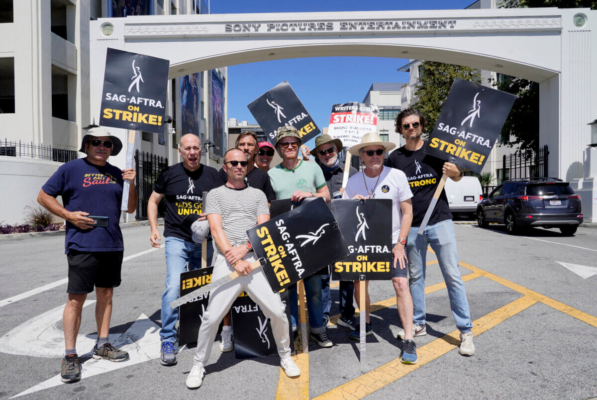 'Breaking Bad' stars reunite on picket line to call for studios to resume negotiations with actors 2