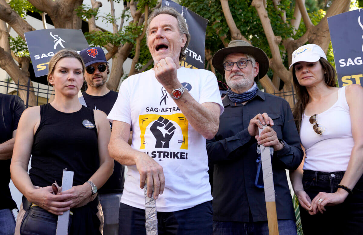 'Breaking Bad' stars reunite on picket line to call for studios to resume negotiations with actors 3