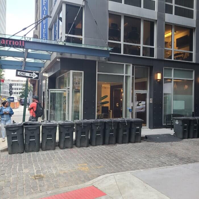 NYC restaurants, grocery stores must put trash in solid containers by next week; DSNY handing out 1,000 warnings daily 4