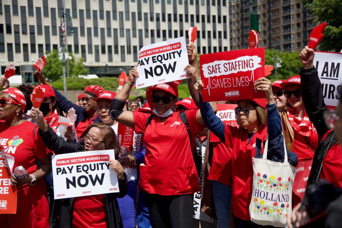Nurses strike looming: Up to 20,000 caregivers issue 10-day warning for biggest walkout in NYC history  amNewYork