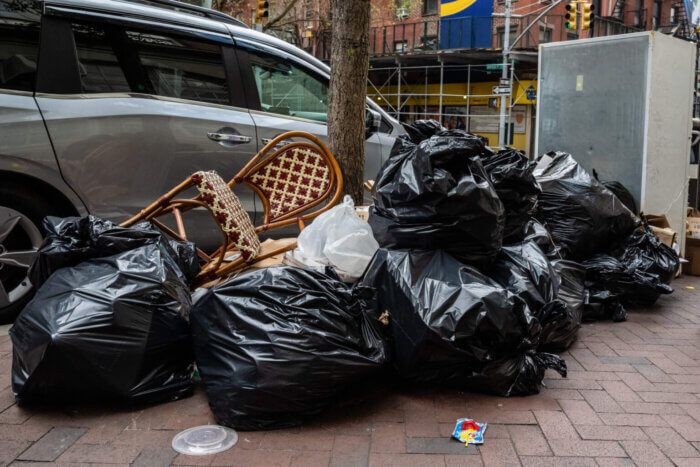 NYC restaurants, grocery stores must put trash in solid containers by next week; DSNY handing out 1,000 warnings daily 5
