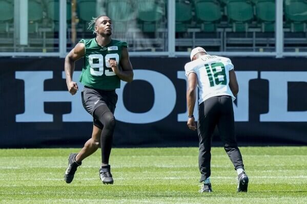 New York Jets edge Will McDonald IV